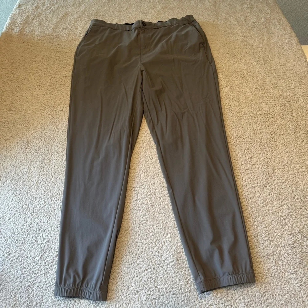 Vuori Fleet Joggers Lightweight Performance Stretch Color: Charcoal Size XXL